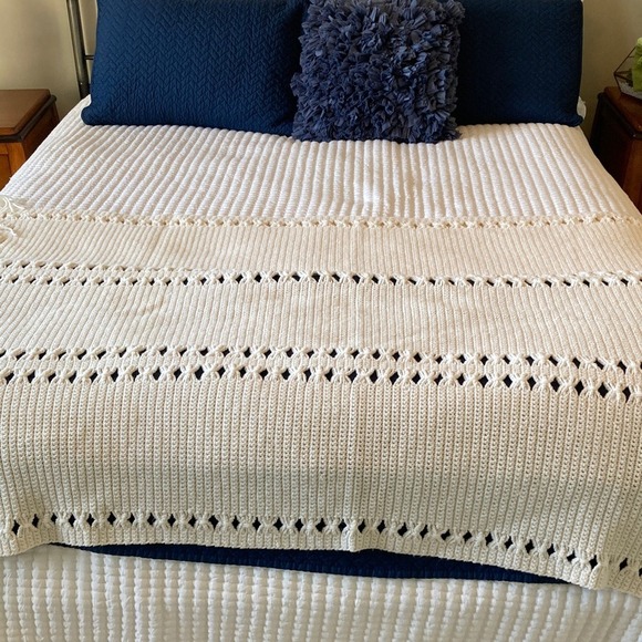 Cream Knit Crochet Fringe Throw Blanket Classic Cottage Core 60x39 - Picture 2 of 7